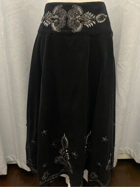 GOLDFISH embroidered skirt.